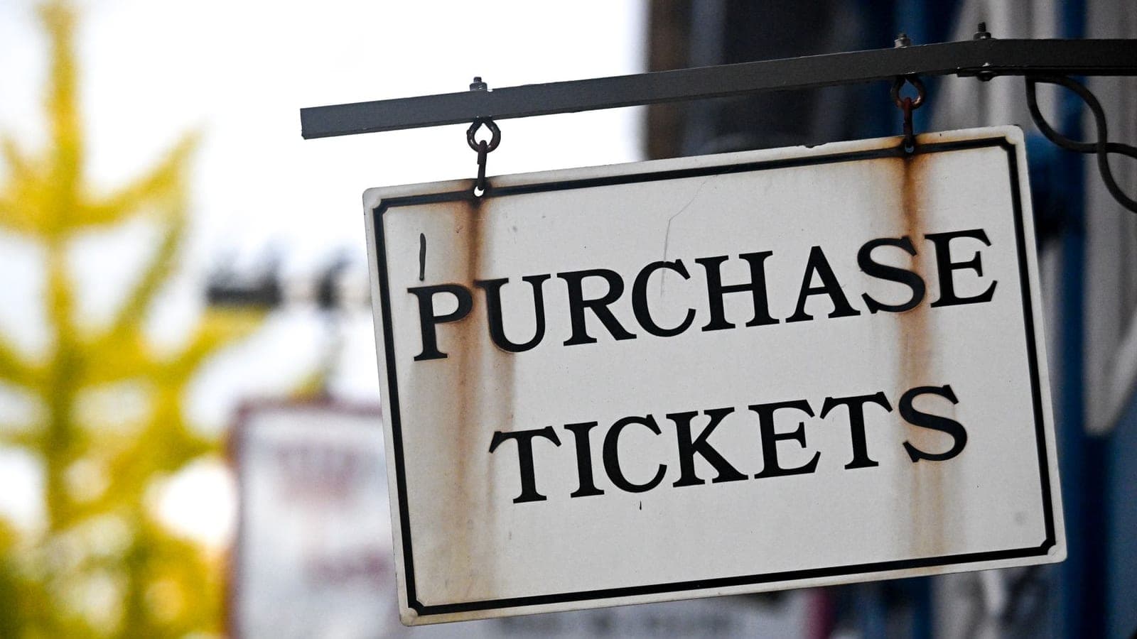 Which payment methods should you offer for events in Spain?